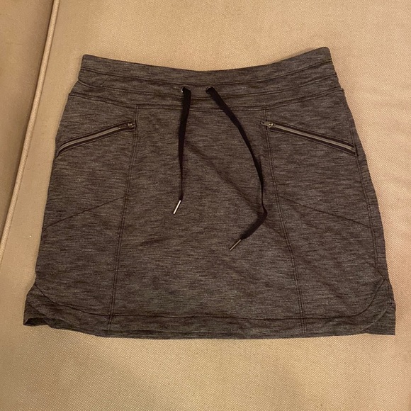 Dresses & Skirts - Athleta Skort Size XS